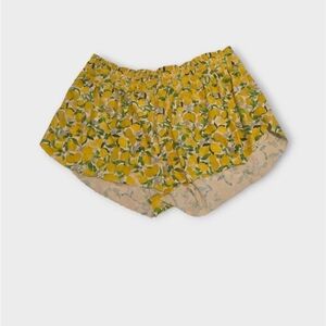 Size 8 - Lululemon Will the Wave Surf Short 2.5"